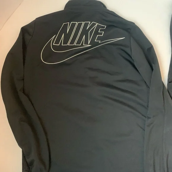 Boys NIKE Matching Outfit. Large - Picture 4 of 7